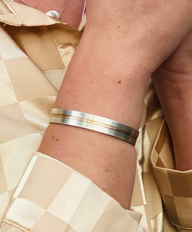 MGC-Middle Grace Cuff