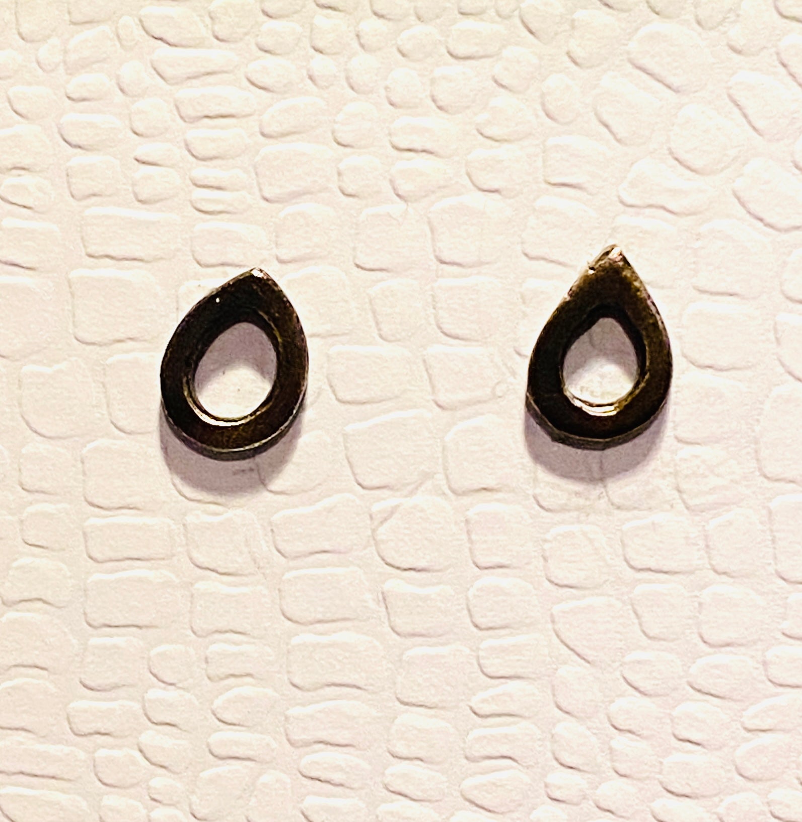 Teardrop studs