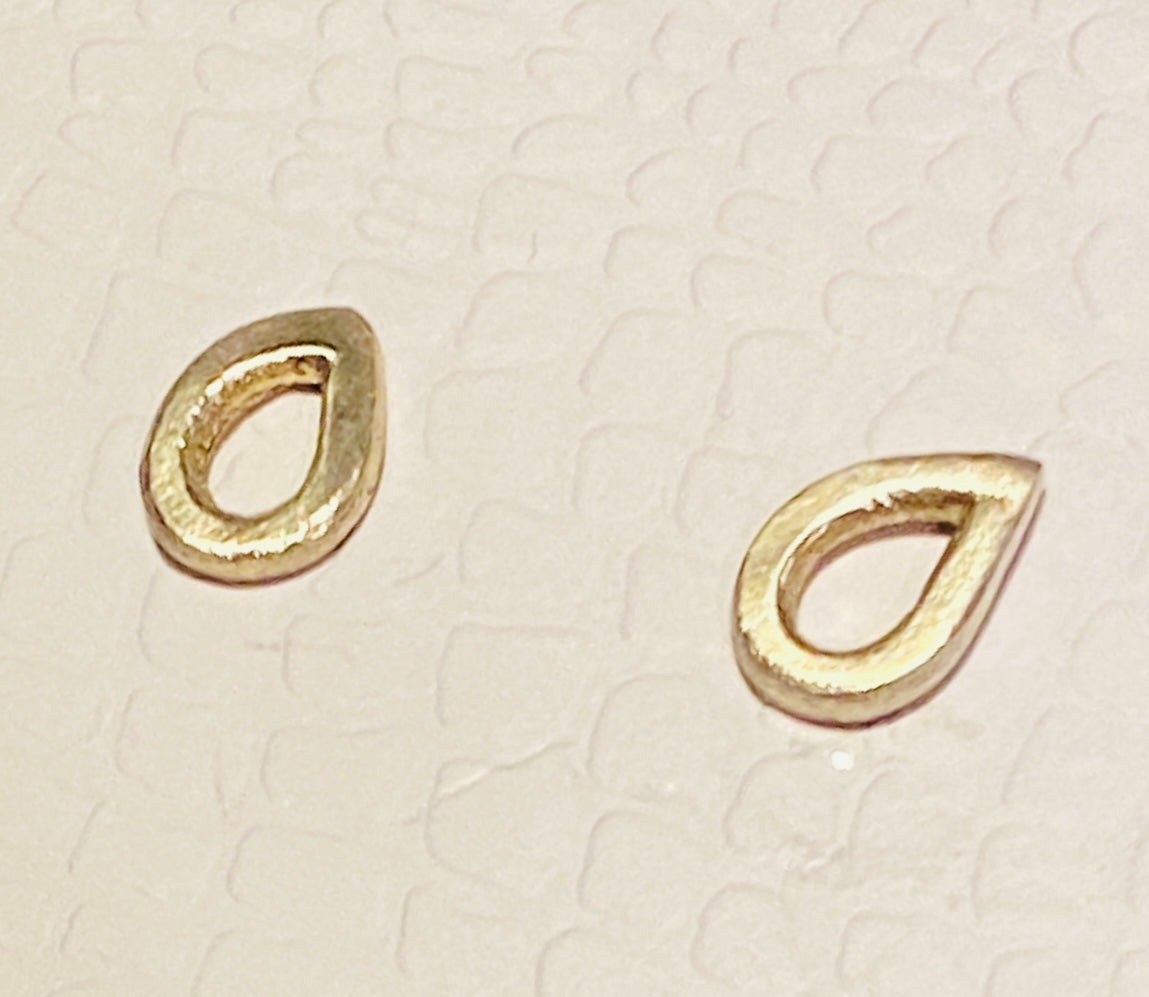 Teardrop studs