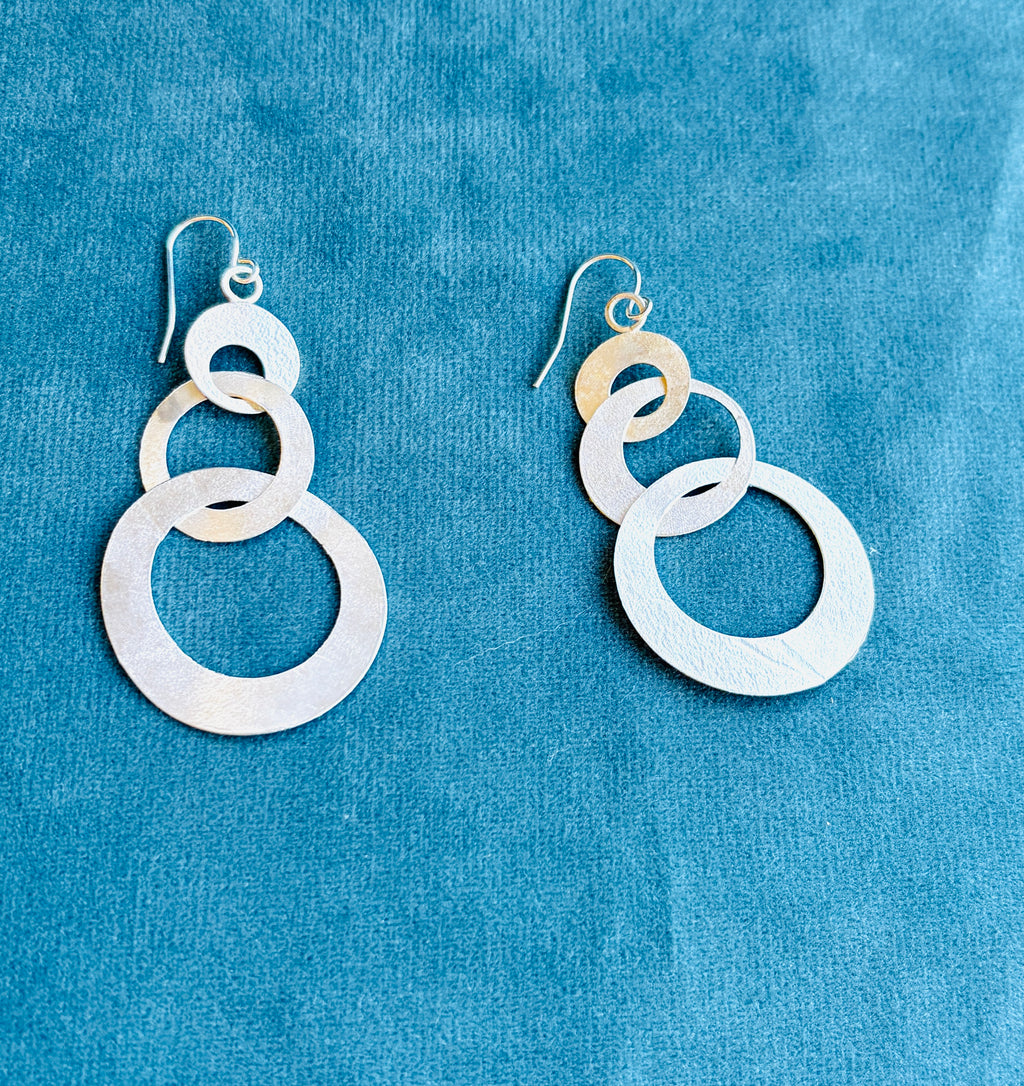 Triple loop dangles